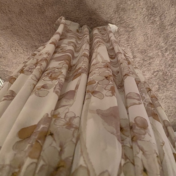 Beautiful floral maxi gown - Picture 3 of 5